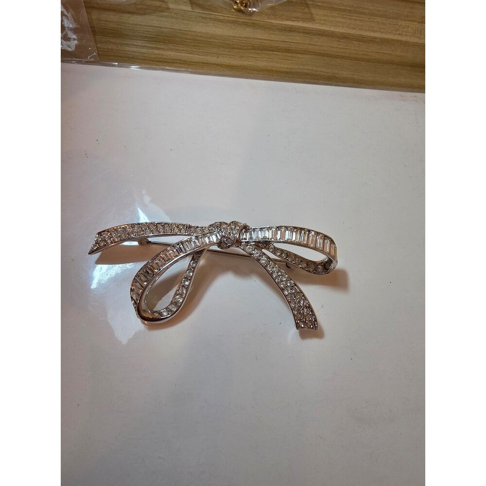 Nolan Miller bow brooch